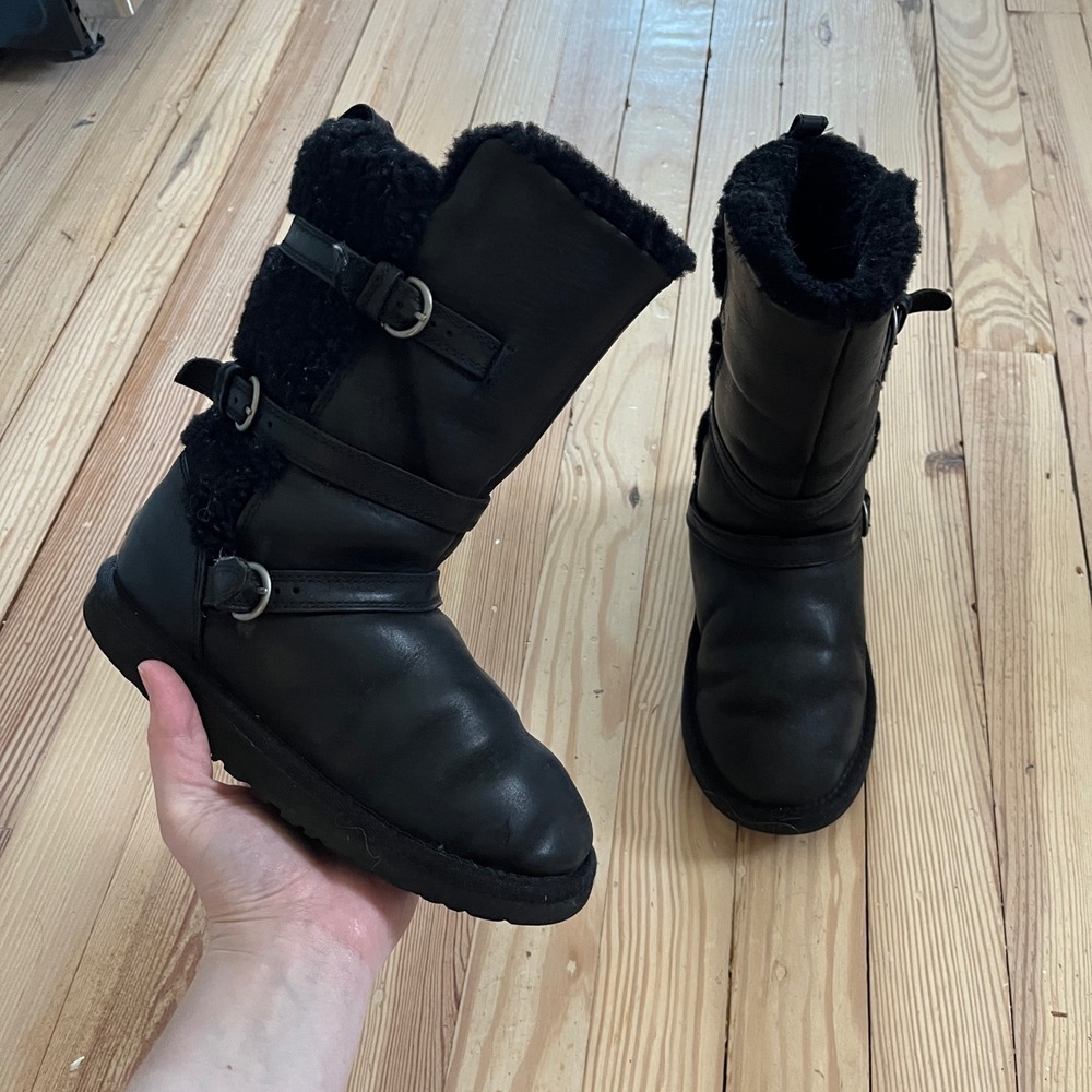 UGG‎ Black Leather Triple Buckle Moto Boots Shearling Lined 1010254 Kids Size 2